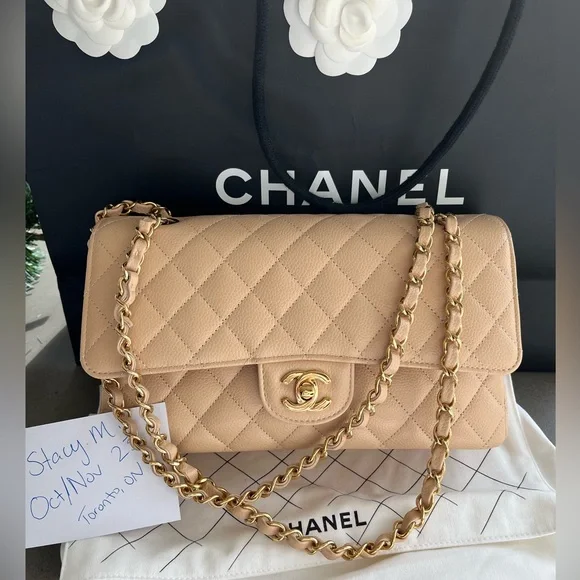 **sold Authentic Chanel classic medium double flap - Picture 2 of 11